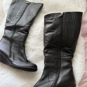 Sleek Black Leather Winter Boots